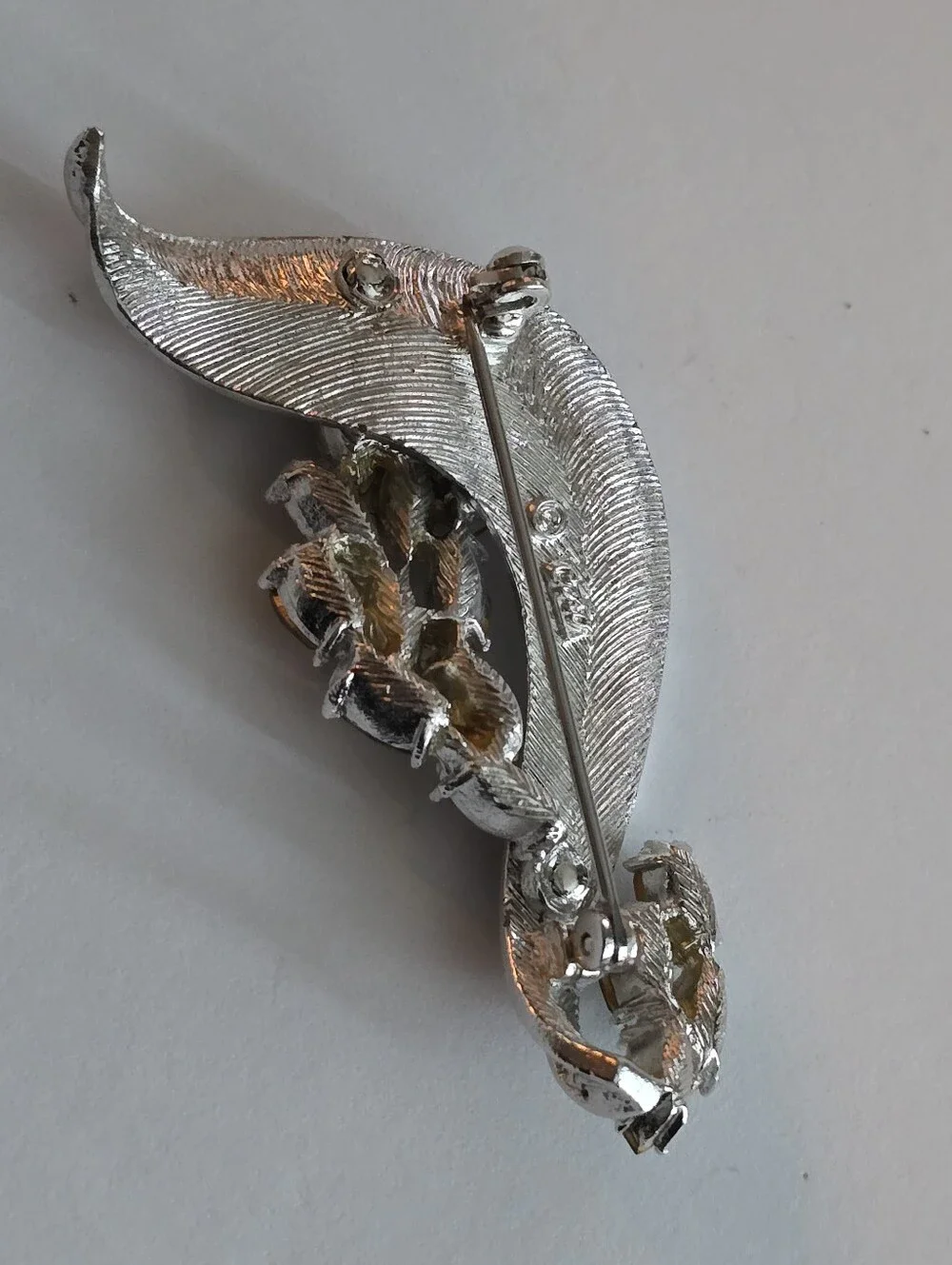 Vintage Coro brooch modernist mod ribbon futuristic silver tone